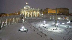 Roma Piazza San Pietro sotto la neve