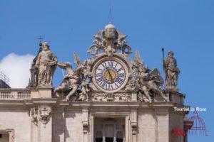 Piazza San Pietro orologio destro "italico"