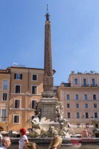 Rom Sommer Pantheon Brunnen